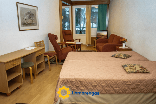 Kylpylä-hotelli, huone 242